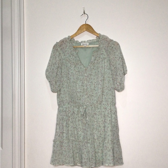 Green Ruffled Floral Romper with Puff Sleeves Women’s Size Medium, V-Neck - Picture 4 of 12